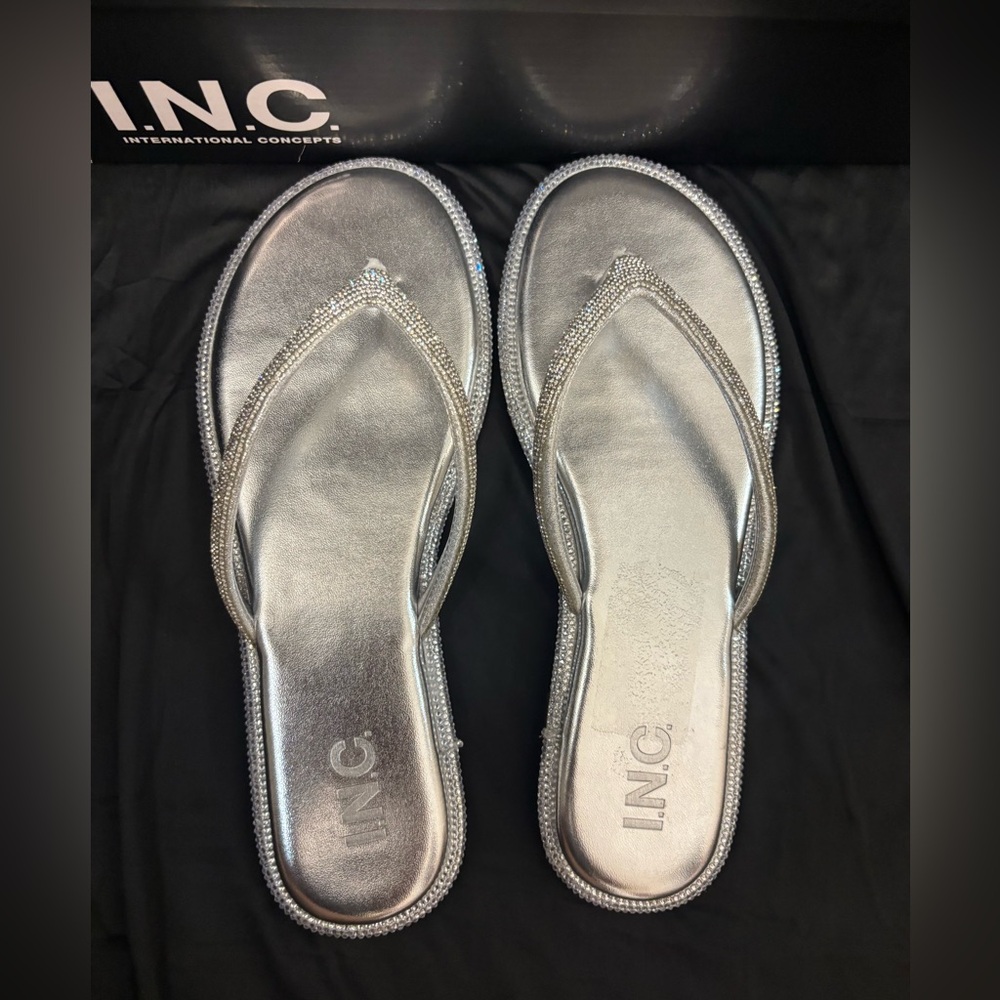 🎉SALE SUNDAY ONLY!NWT INC International Concepts Women's Metallic Silver Sandals